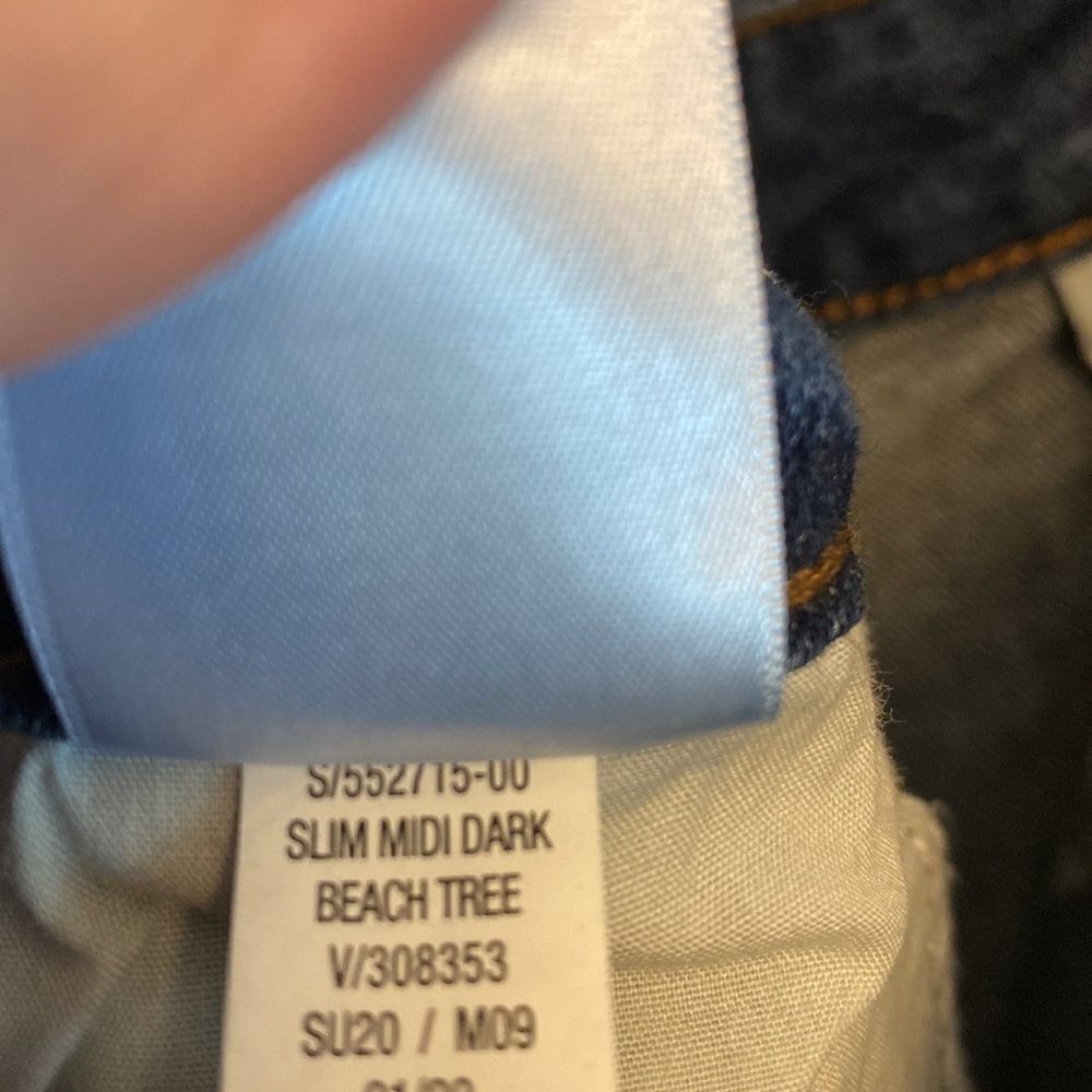 Old Navy- Slim midi dark Wash shorts- Size 8 - Picture 7 of 7